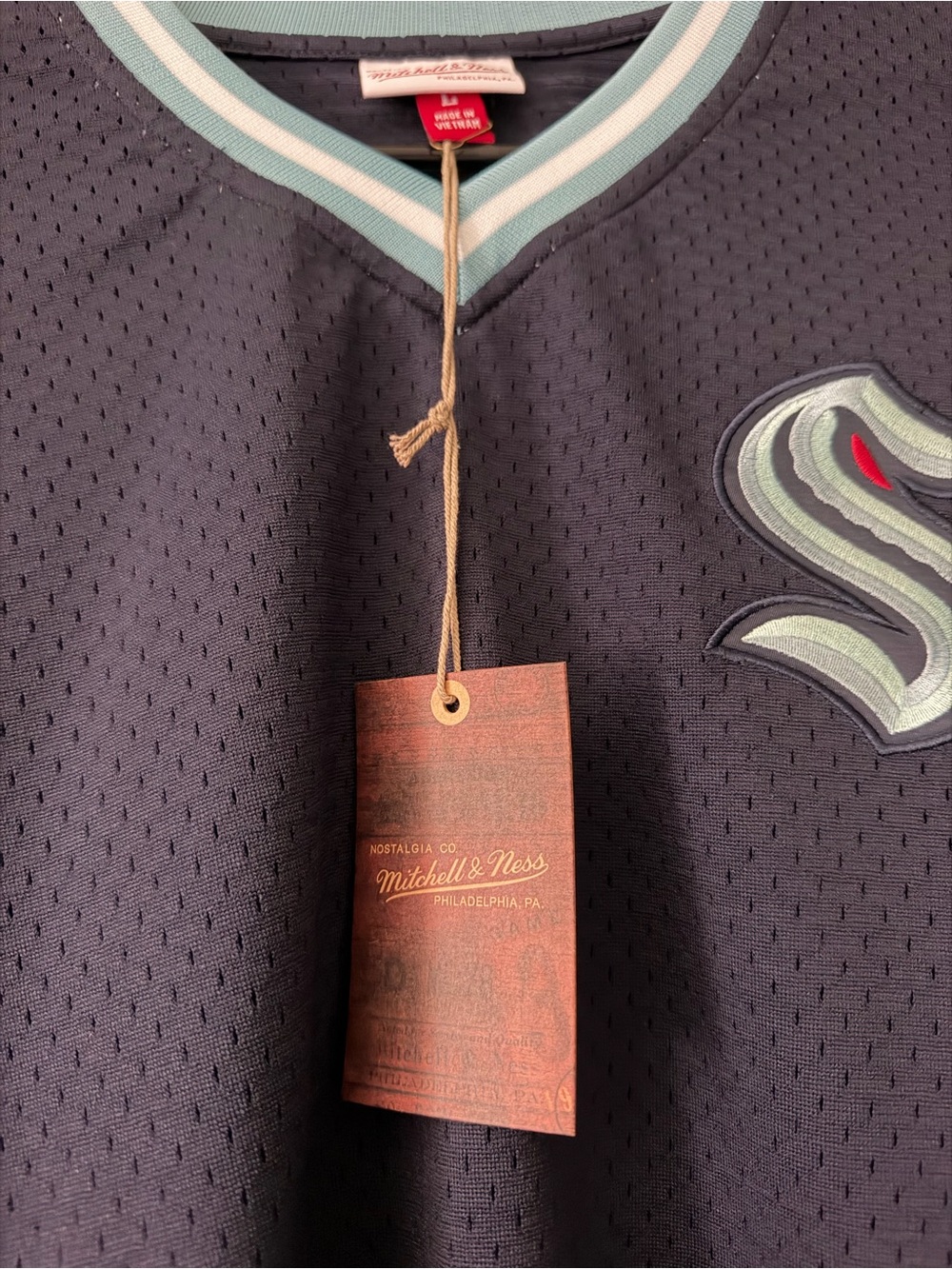 Seattle Kraken Jersey Size L Mitchell & Ness - Picture 2 of 7